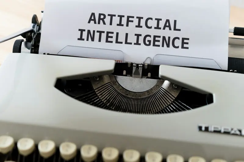 Schreibmaschine mit dem Schriftzug Artificial Intelligence