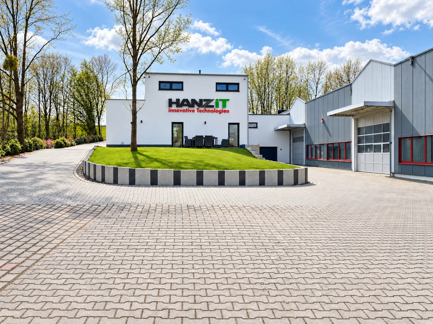 Firmensitz von HANZ IT in Diez mit Logo an der Fassade